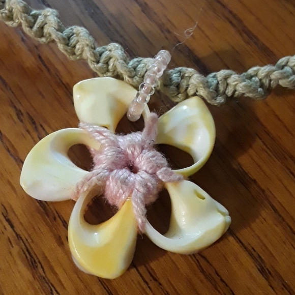 Shell beach necklace - Picture 2 of 2